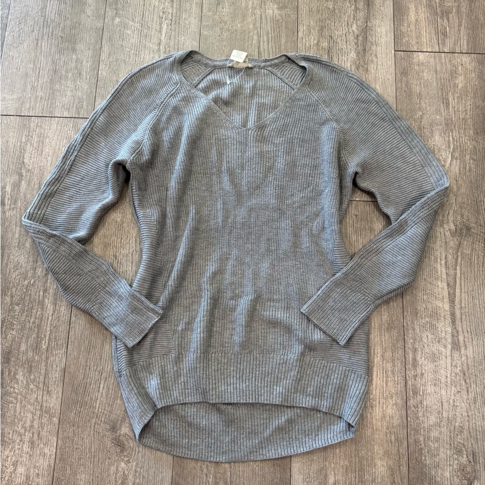 Matty M Women's V-Neck Sweater in Gray